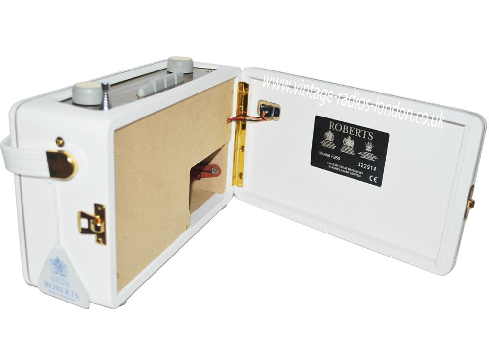 ROBERTS R250 REVIVAL TRANSISTOR RADIO - BOXED - 02062022 SOLD