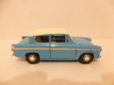 Corgi harry potter ford anglia #3