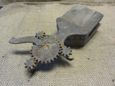 Vintage 1901 Cast Iron & Wood Rope Maker > Antique Ropemaker Old Tool 8320