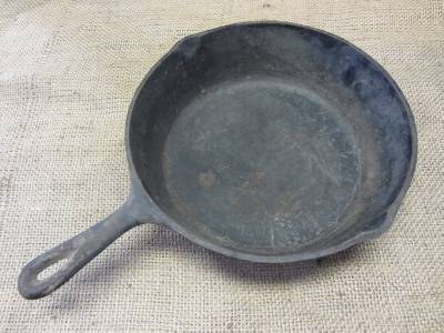 Vintage Cast Iron Pans For Sale 8