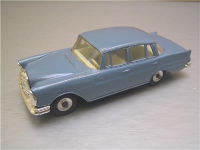 メルセデス ベンツ 220SE (W111) - 英国ディンキートイズ #186 Dinky Toys #186 Mercedes Benz 220SE blue NMint in GOOD