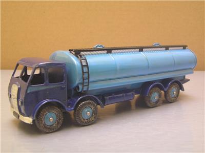 Lot 79 - A Dinky Supertoys No. 504 Foden 14-Ton tanker