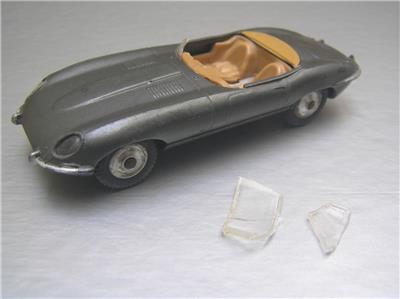 コーギー　ミニカー　CORGI TOYS 307 E TYPE JAGUAR Amazon | コーギー 1/43 ジャガー Eタイプ 2+2 1968 ブルー