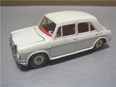 Tekno 832 MG 1100 made in Denmark white with red interior NM+