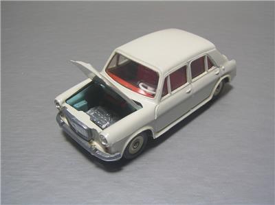 Tekno 832 MG 1100 made in Denmark white with red interior NM+