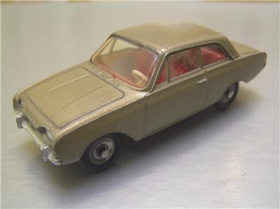 French Dinky Toys 559 Ford Taunus metalic light brown 1/43 scale