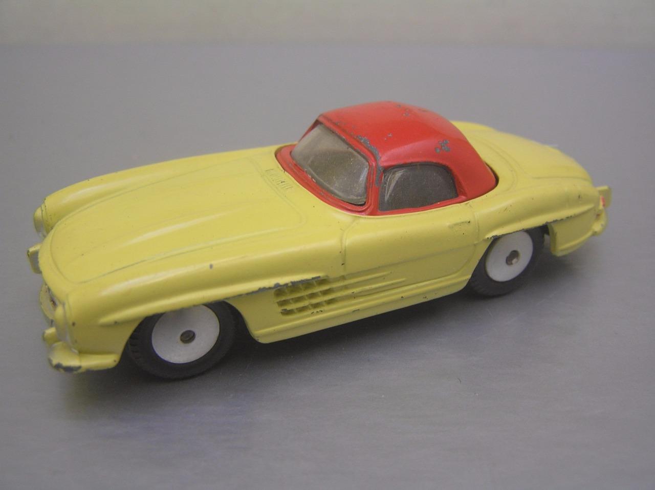 CORGI TOYS 304 Mercedes Benz 300SL Hardtop Roadster in Yellow and Red ...