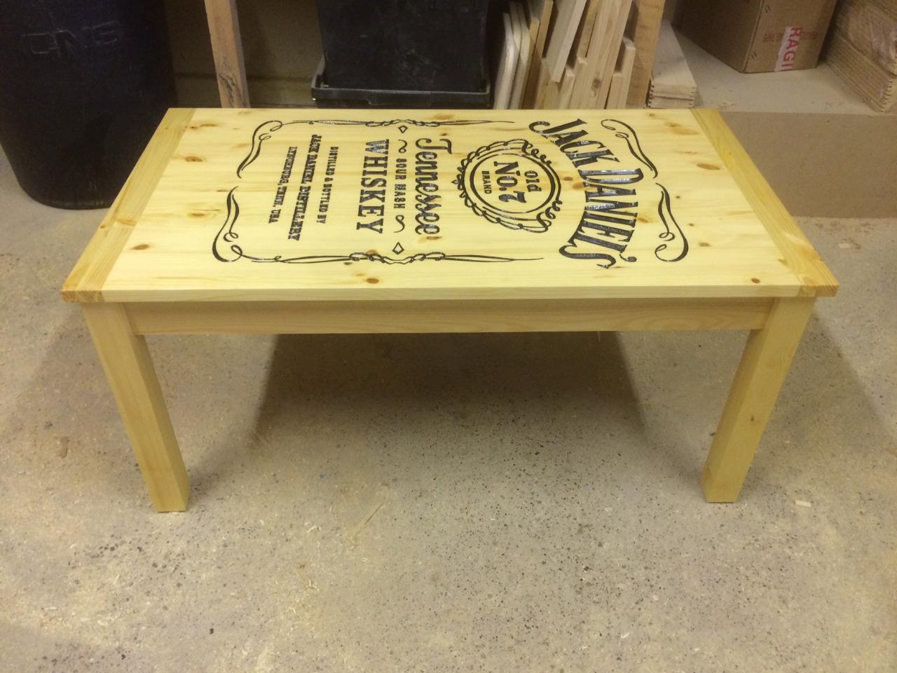 BESPOKE CARVED JACK DANIELS COFFEE TABLE MAN CAVE LADY CAVE GAMES ROOM