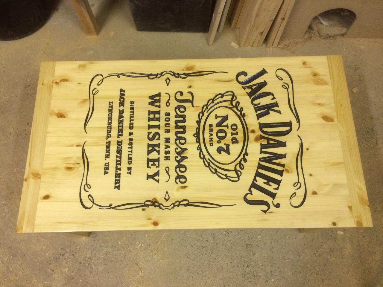 BESPOKE CARVED JACK DANIELS COFFEE TABLE MAN CAVE LADY CAVE GAMES ROOM