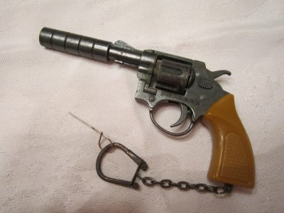 VINTAGE MINIATURE MINI VICTORY DIECAST TOY CAP GUN REVOLVER SIX SHOT | eBay