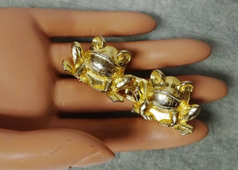 Vintage Frog Belt Buckle 2 pc Gold Tone 1980s Metal Hook & Eye il_fullxfull.6445587978_ejfb.jpg main image 4