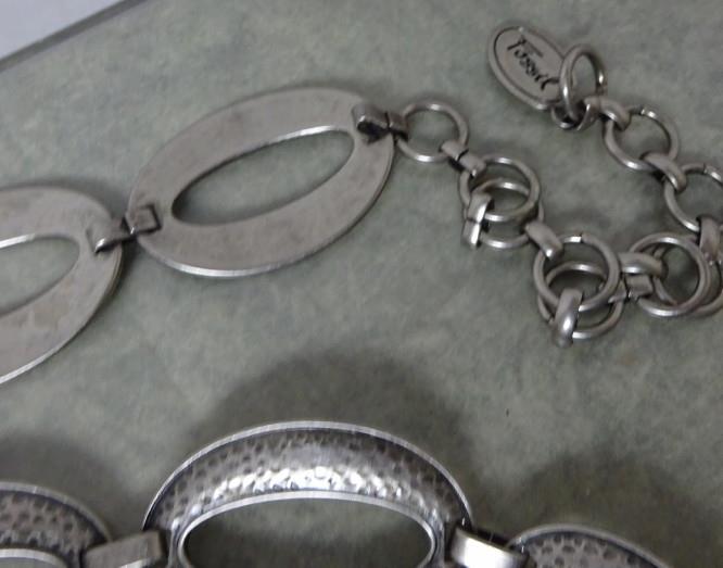 Fossil belt silver tone ovals on link chain with adjustable lengths. Vintage Fossil Vintage Oval Link Waist Belt Claw Clasp Silver Tone  main image 3