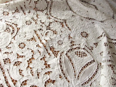 GORGEOUS Vintage MADEIRA Embroidery ALL CUTWORK & LACE Tablecloth 68x94 ...