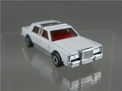 Vintage 1988 Matchbox Diecast 1/76 Scale White Lincoln Town