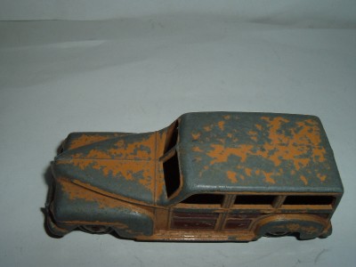Dinky Toys 344 – Plymouth Estate Woody 1/43 – Zamac Marron – Occasion