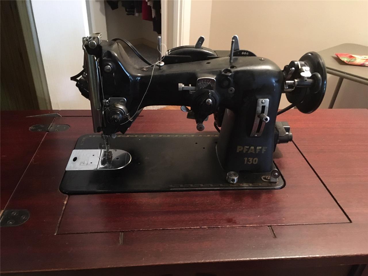 PFAFF SEWING MACHINE, Model Pfaff 1306 With Exclusive DialAStitch
