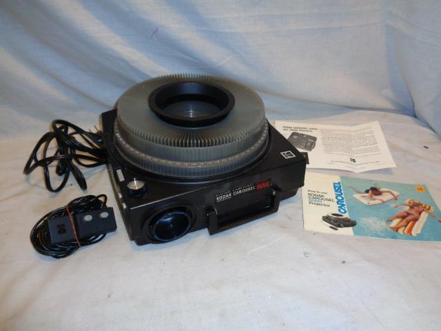Vintage-Kodak-Carousel-650-HK-Slide-Projector-w-Wired-Remote-Control-amp-140-Tray