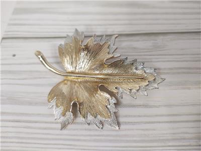 Sarah coventry discount leaf brooch