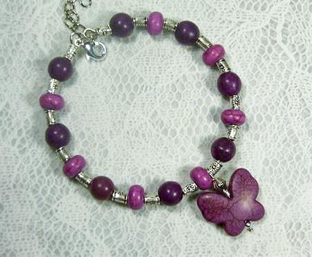 BRACCIALE CYNTHIA LYNN "COLORI VOLANTI" COLORATO HOWLITE PERLINE FARFALLA 7 COLORI - Foto 7 di 8