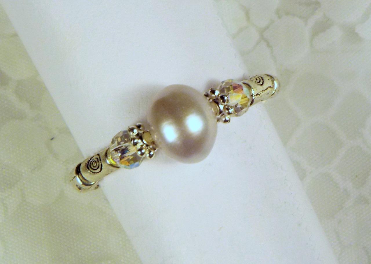ANILLOS ELÁSTICOS DE PERLAS DE AGUA DULCE CYNTHIA LYNN ""GEMAS DE RÍO"" PLATA ESTERLINA 15 CLRS - Imagen 2 de 16