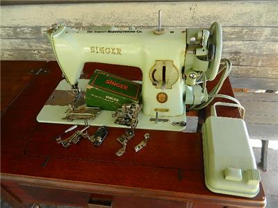 Singer RARE Gear Driven MODEL 15-125 UPHOLSTERY MACHINE Mint Green