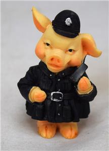 GOOD WORTH Police Pig フィギュア 警官 ブタ 14cm Adorable Small 2 1/2
