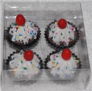 Neuf Lot De 4 Mini Chocolat Cerise Sommet Cup Cakes Noel