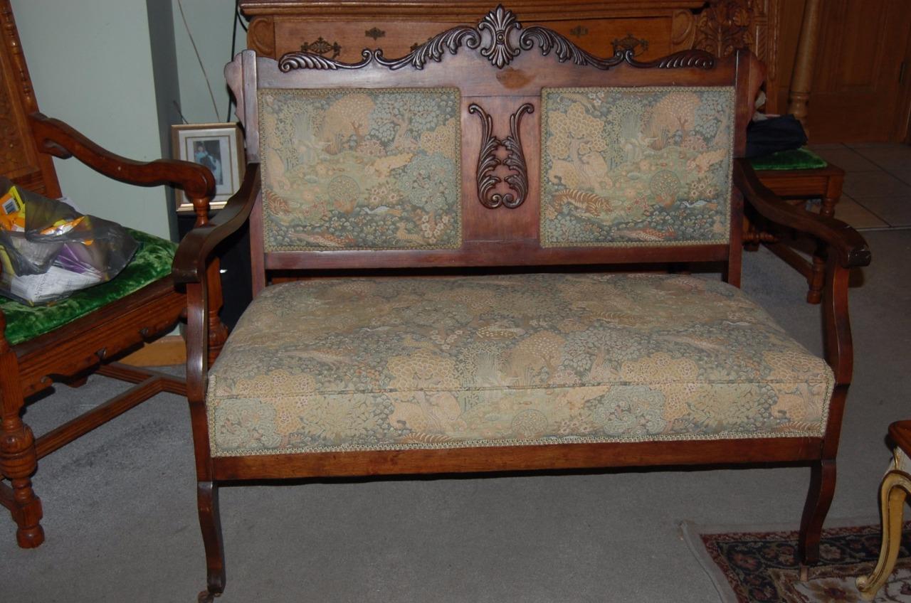 ANTIQUE EASTLAKE VICTORIAN LOVE SEAT - SETTEE - SOFA - FIRESIDE ANTIQUE EASTLAKE VICTORIAN LOVE SEAT - SETTEE - SOFA - FIRESIDE - COUCH - CHAIR - ANTIQUE EASTLAKE VICTORIAN LOVE SEAT - SETTEE - SOFA - FIRESIDE