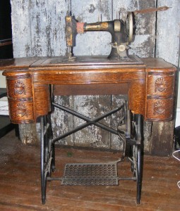 Antique WHITE Brand Treadle Sewing Machine in Wood Cabinet Table USA ...