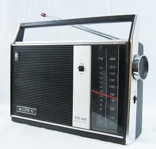 Vintage Sony 6F-21 Multiband Transistor Radio