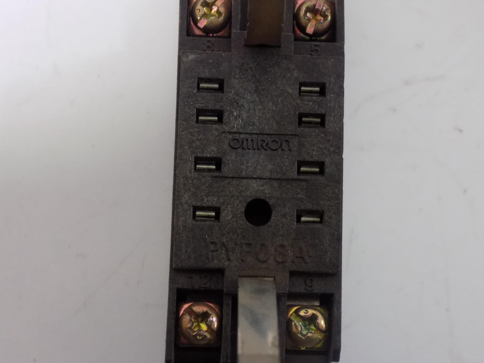 OMRON 8PIN RELAY BASE SOCKET PYF08A
