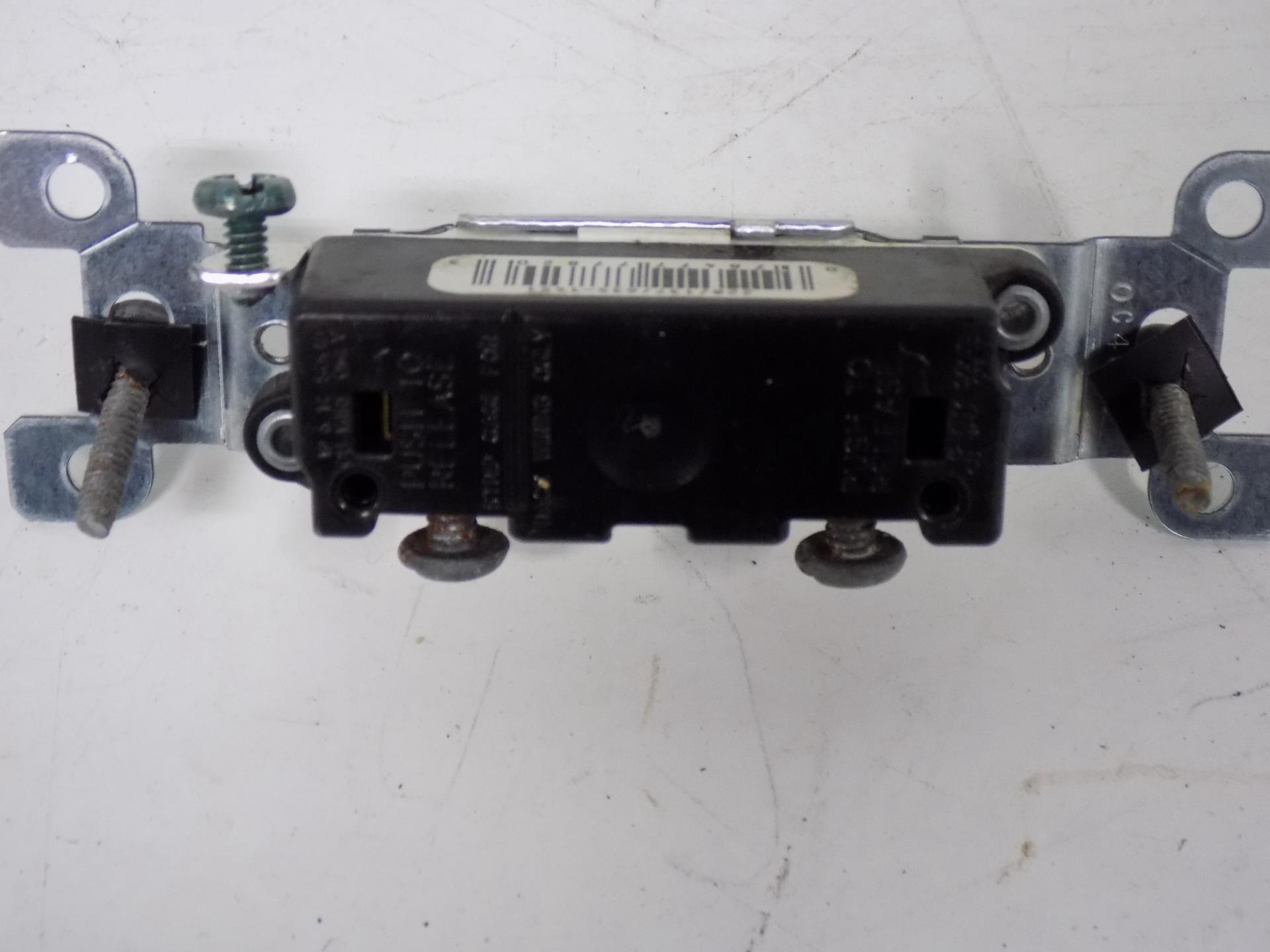 LEVITON QTY 10 15AMP IVORY SWITCH NOM 057 NIB eBay