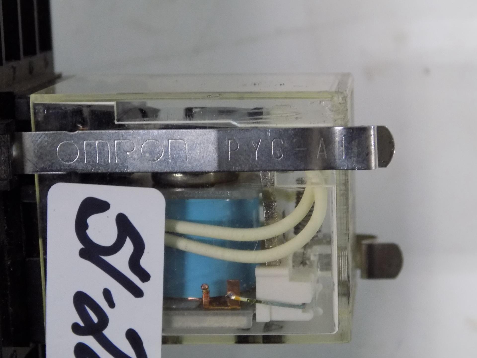 Omron 24vdc Relay Pyc Base 3031ya