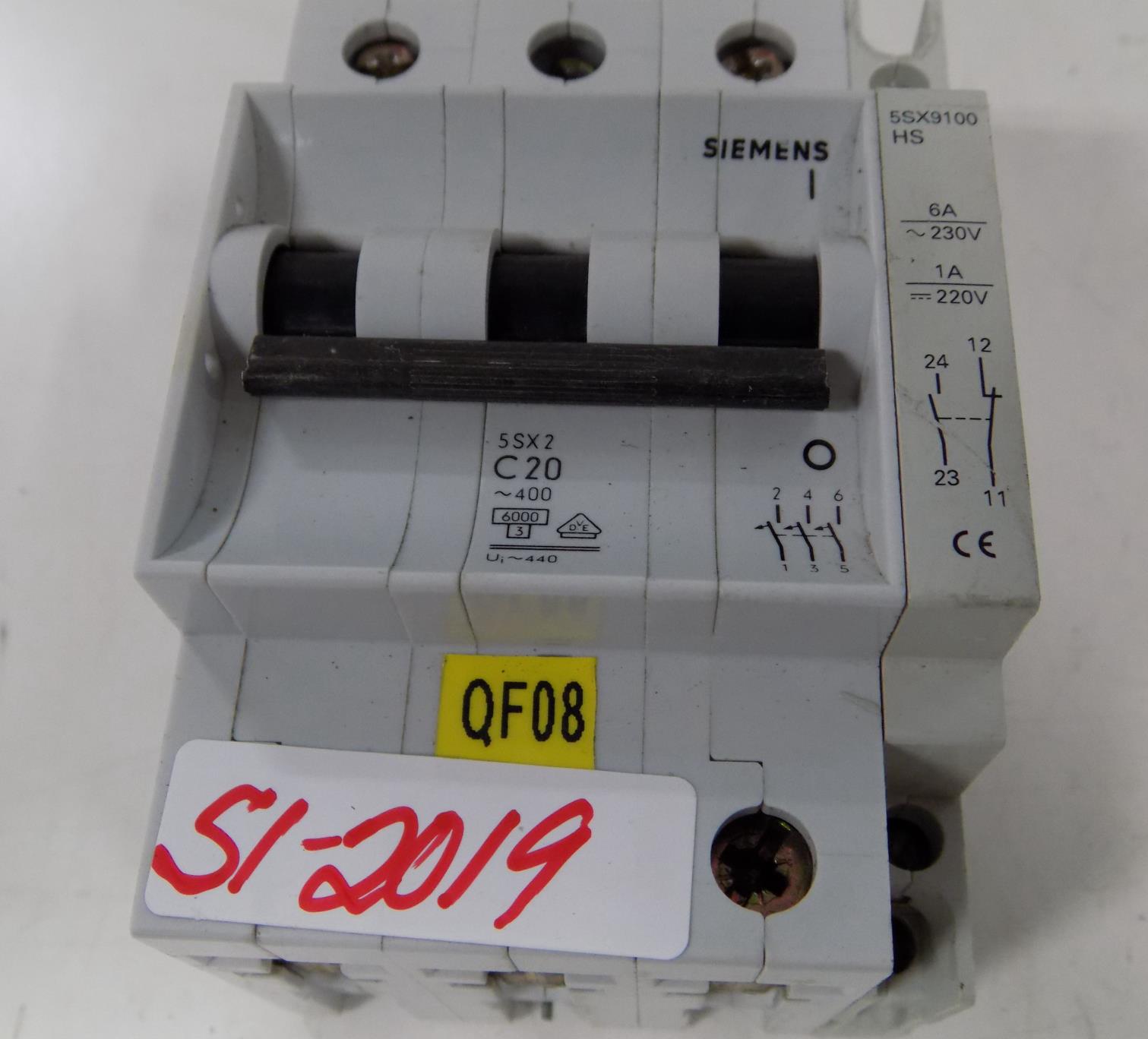 SIEMENS 3 POLE CIRCUIT BREAKER 5SX2 C20 W/ AUXILARY CONTACT 5SX9100 HS
