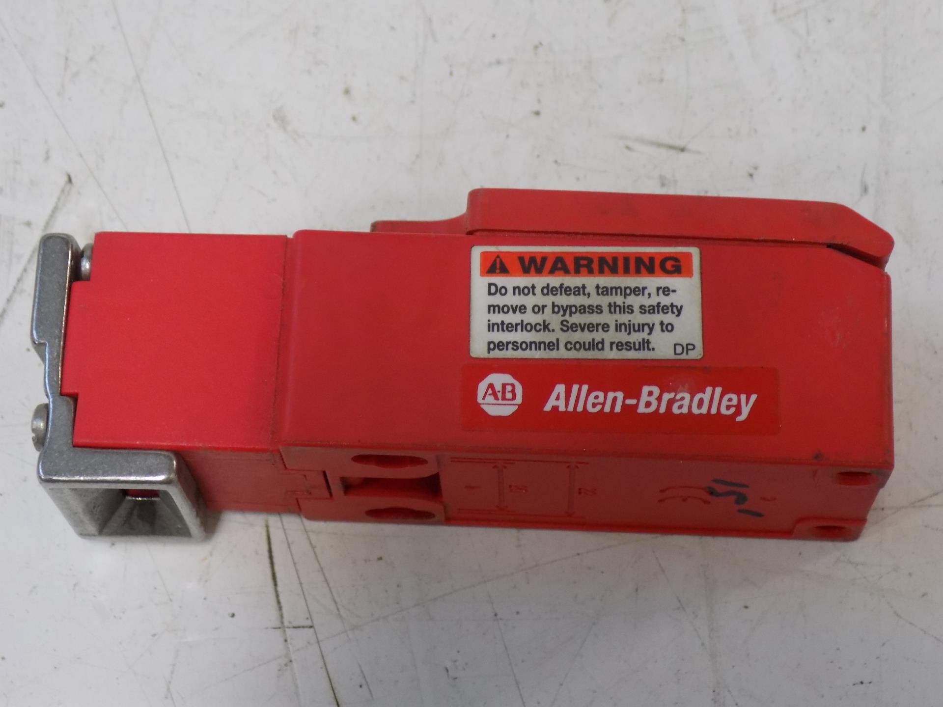 ALLEN BRADLEY GUARDMASTER CADET 3 SAFETY SWITCH 440KC21062 SERIES A