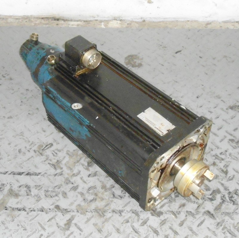 YASKAWA ELECTRIC AC SERVO MOTOR 100W 200V 0.89A 3000RPM SGMPH-01A1A-YR22 *kjs*