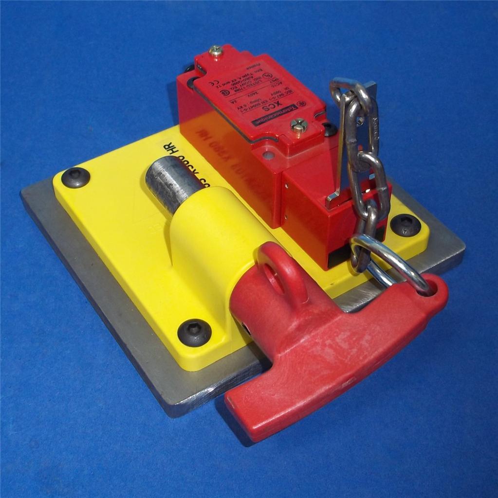TELEMECANIQUE 240V,3A,AC15, SAFETY SWITCH ASSEMBLY XCSA703 *PZF* eBay