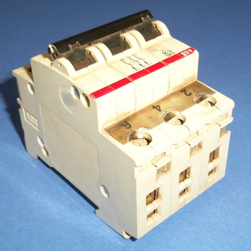 ABB 3-POLE 25A CIRCUIT BREAKER S203-C25 | eBay