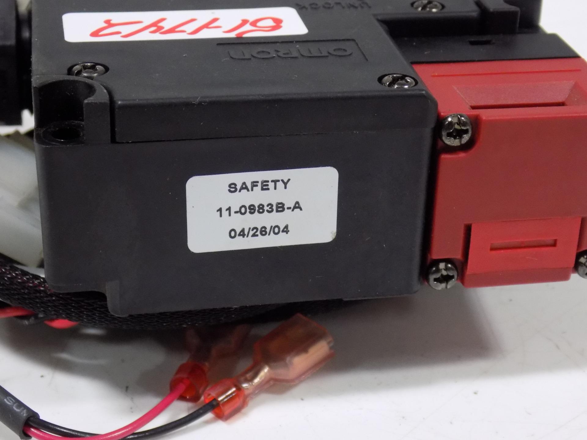 OMRON GUARD LOCK SAFETYDOOR SWITCH D4NL2DFGB eBay