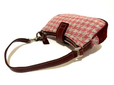 バッグ COACH Houndstooth Accessory Pouch rare Obsessed with this Coach Vintage Pink & White Houndstooth