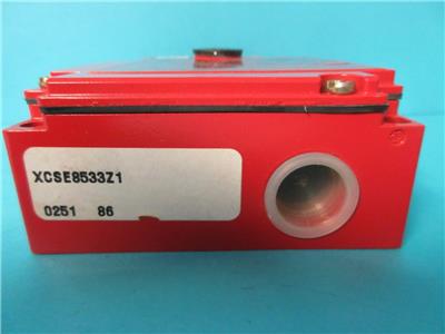 NEW TELEMECANIQUE MODEL XCSE8533Z1 SAFETY INTERLOCK LIMIT SWITCH