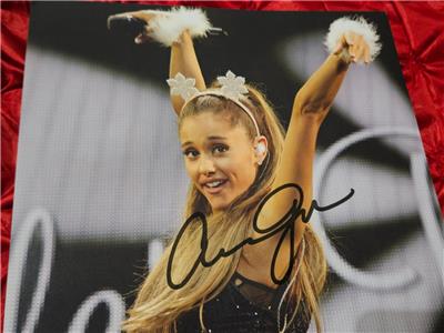 ARIANA GRANDE HAND SIGNED AUTOGRAPHED 11x14 SUPER SEXY SINGER