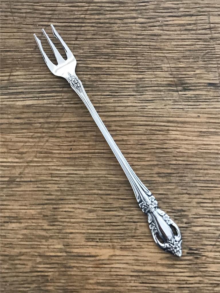 YOUR CHOICE Oneida Distinction Deluxe Stainless Flatware RAPHAEL HH