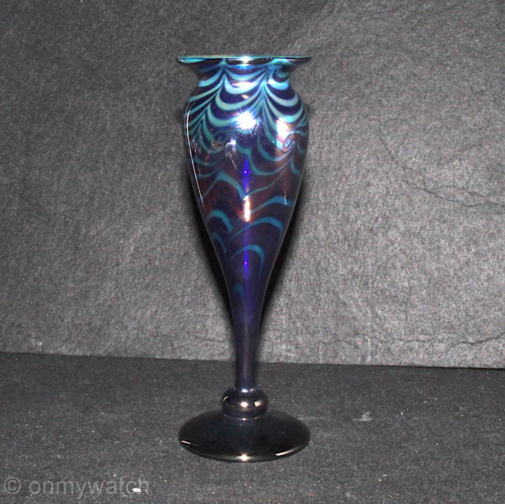 RARE ArT GLaSs SiGNED Vase PAUL BROWN Aurene Pulled Feather Iridescent Blue