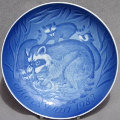 2004 Bing & Grondahl Mother's Day Plate "Otter & Young" 