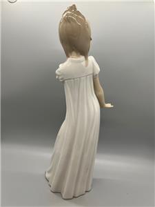Nao by Lladro Girl Yawning Figurine Kids in Sleepwear