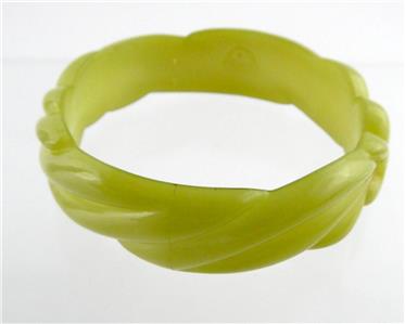 Vintage B&D Denmark Buch Deichmann 1981 Green Plastic Bangle