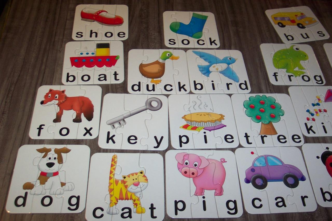 The Learning Journey MATCHIT SPELLING MINI PUZZLES Children's