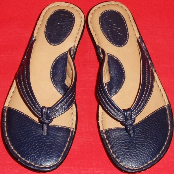 NEW Women's BORN BOC Navy Blue Leather Thongs Flip Flops Sandals Casual ...