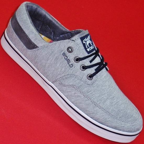 NEW-Mens-WORLD-INDUSTRIES-MISFIT-Gray-White-Athletic-Skate-Sneakers-Shoes